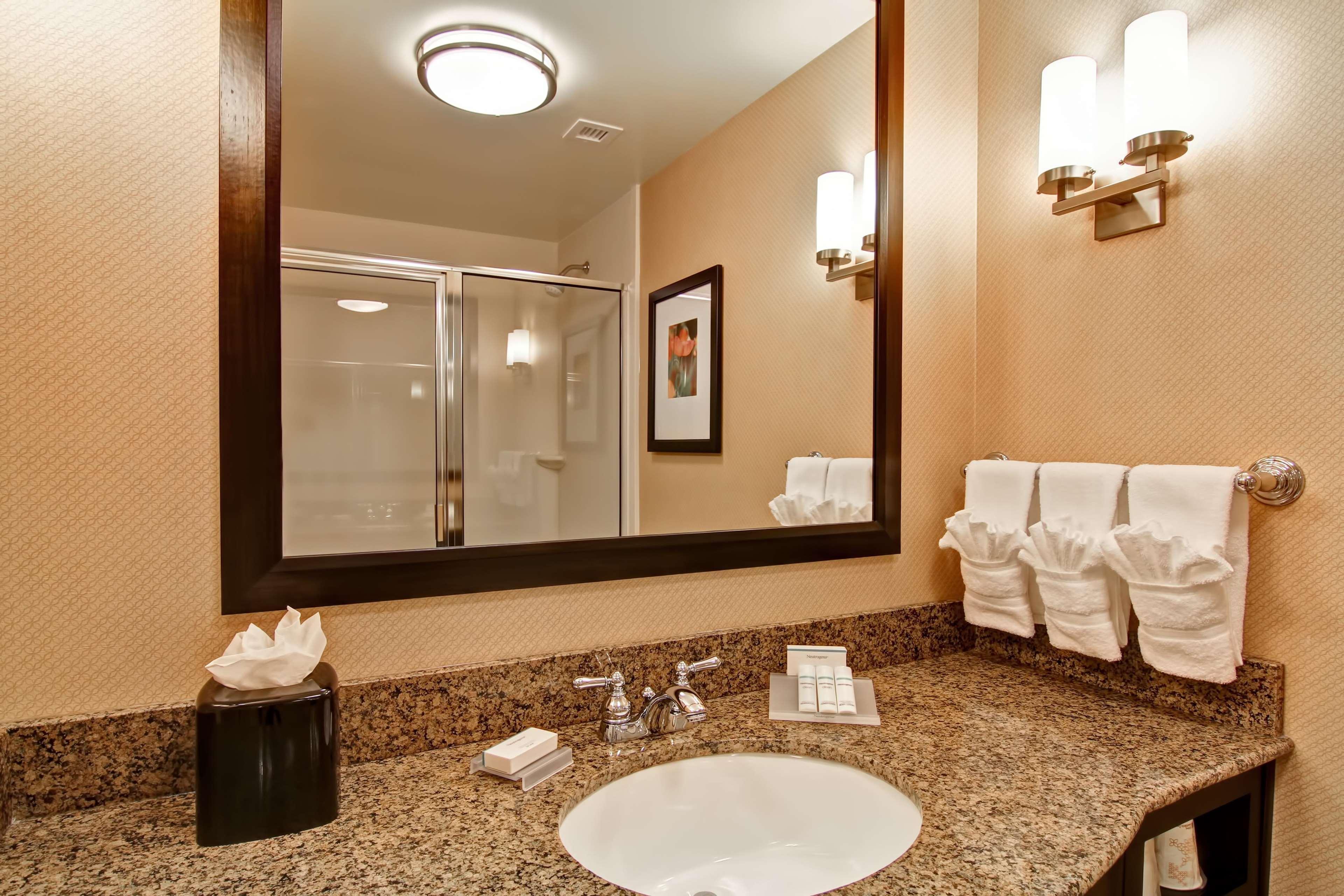 Hilton Garden Inn Woodbridge Exterior foto
