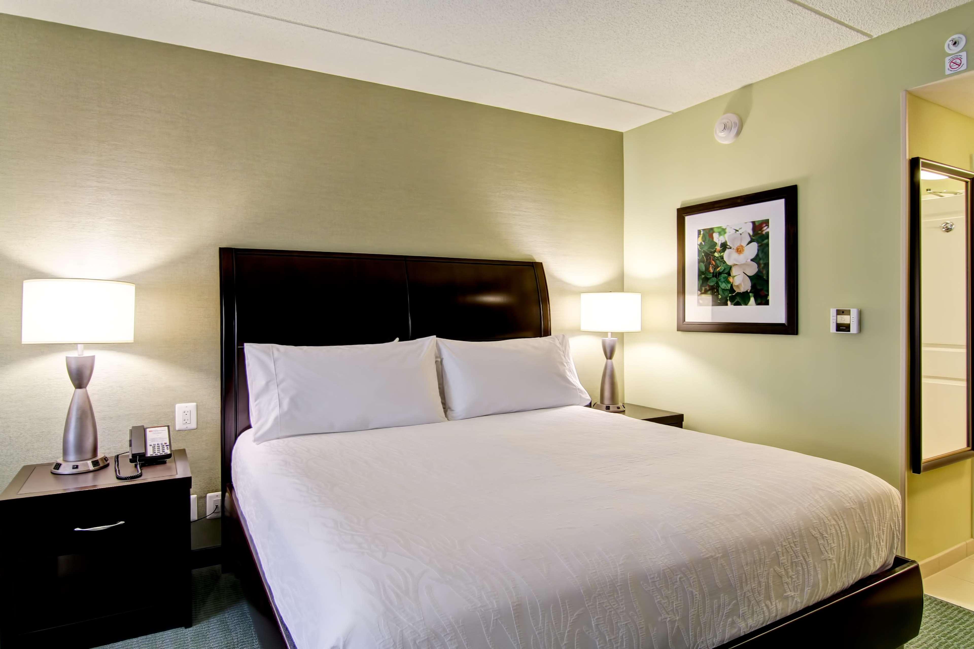 Hilton Garden Inn Woodbridge Exterior foto