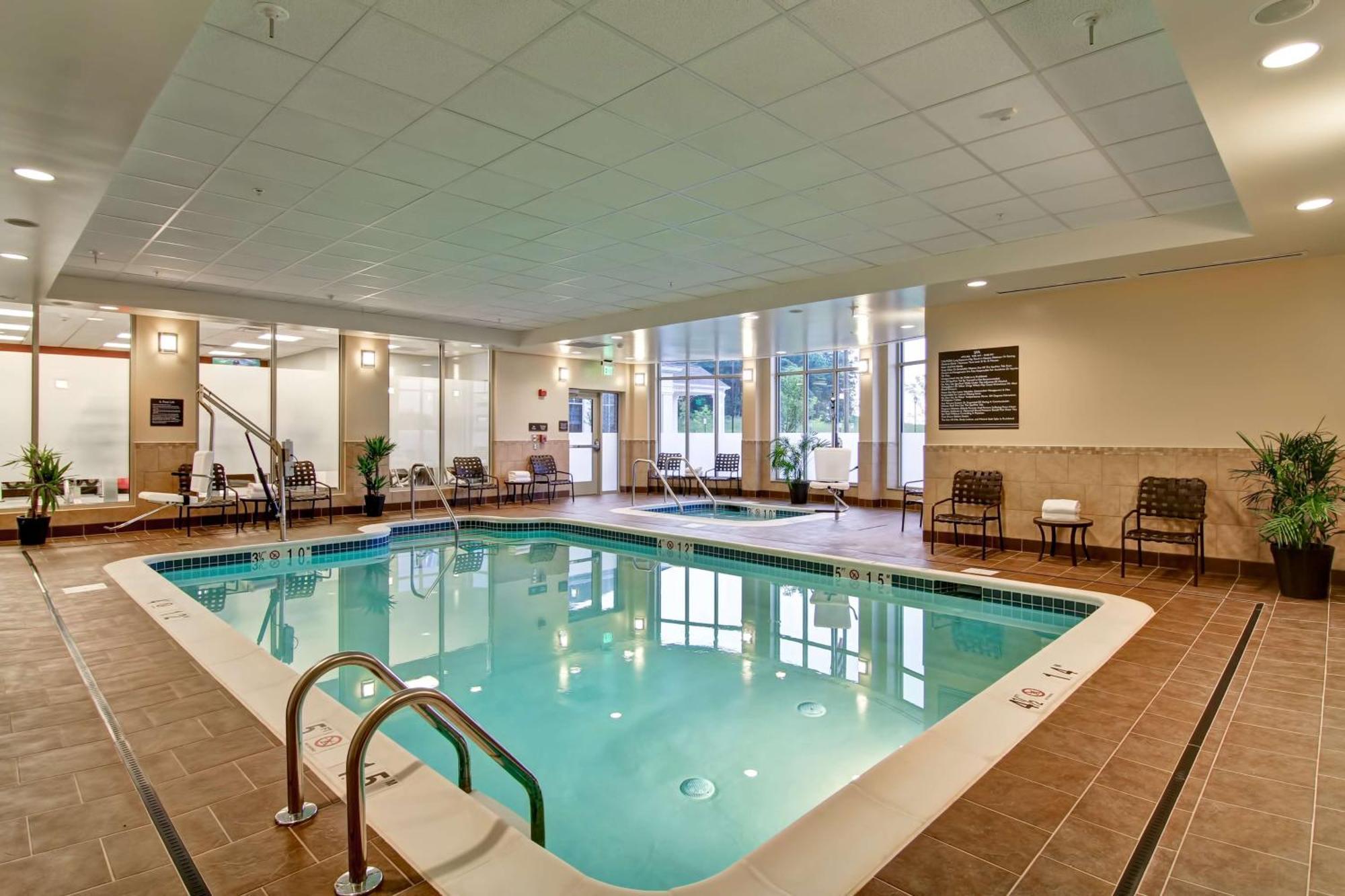 Hilton Garden Inn Woodbridge Exterior foto