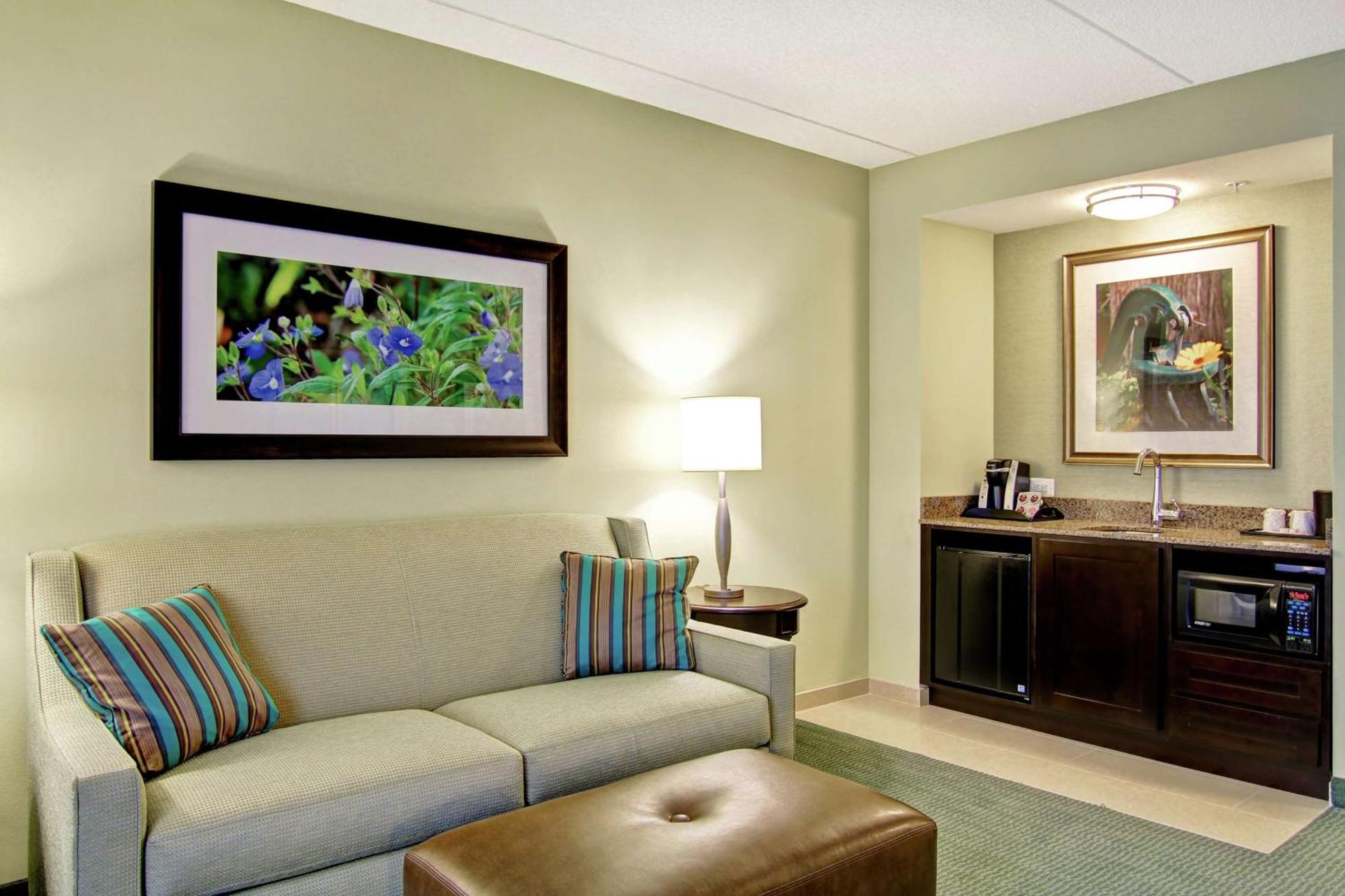 Hilton Garden Inn Woodbridge Exterior foto